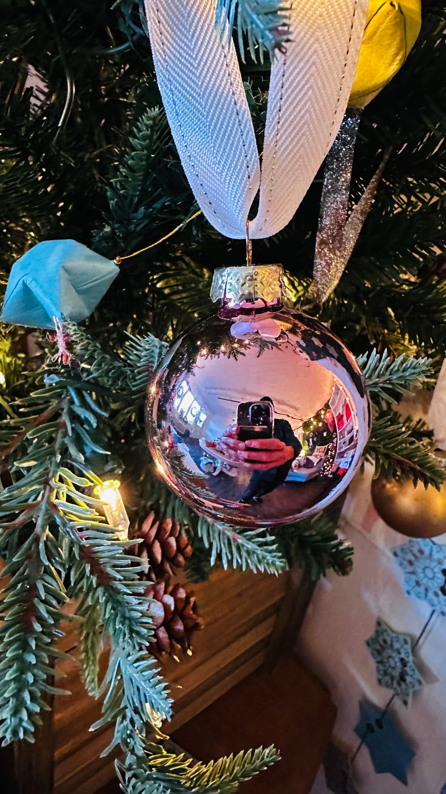 Solid Ornament w/Ribbon